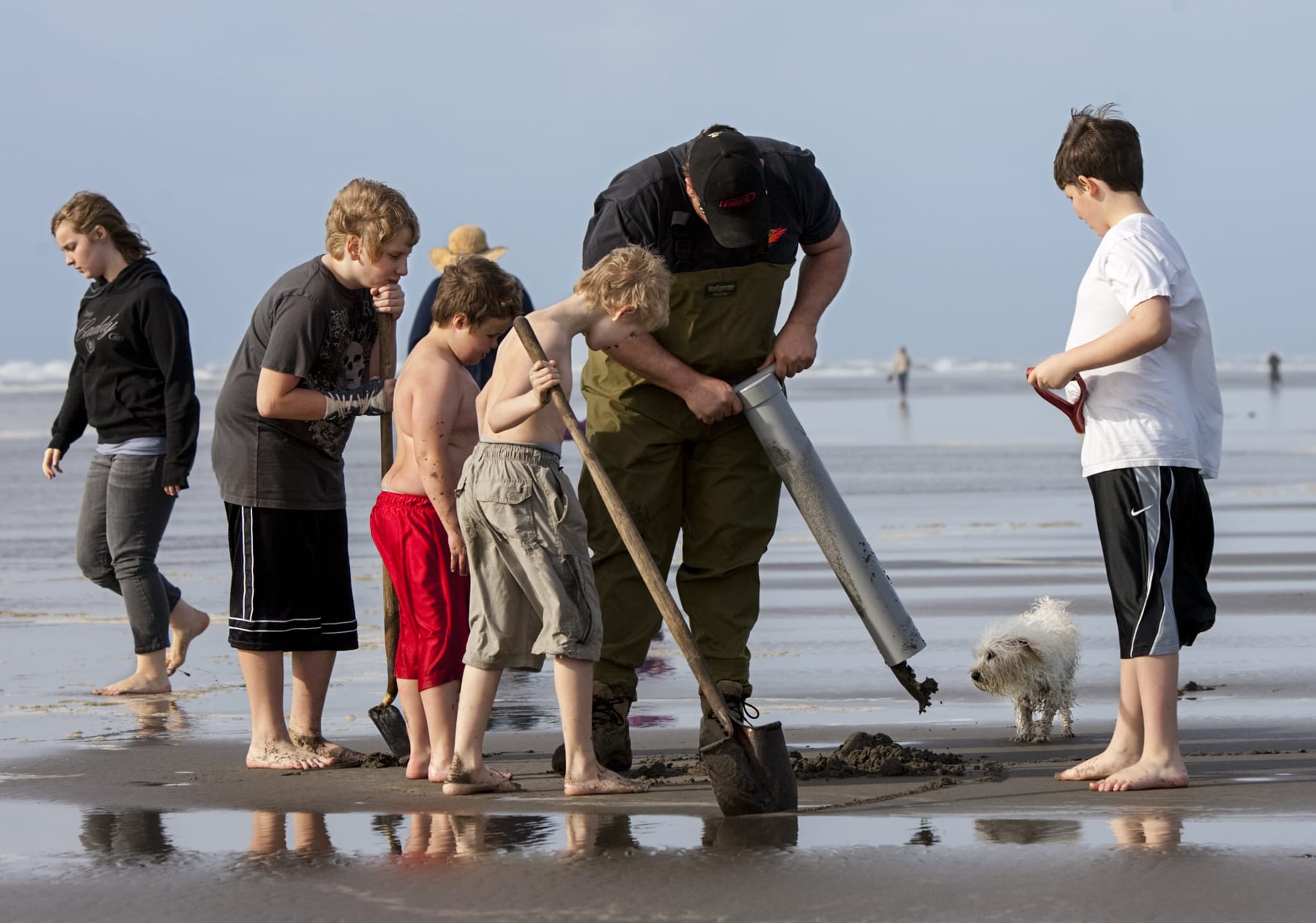 Diggers on the Long Beach Peninsula are allowed 25 clams per person through Monday.