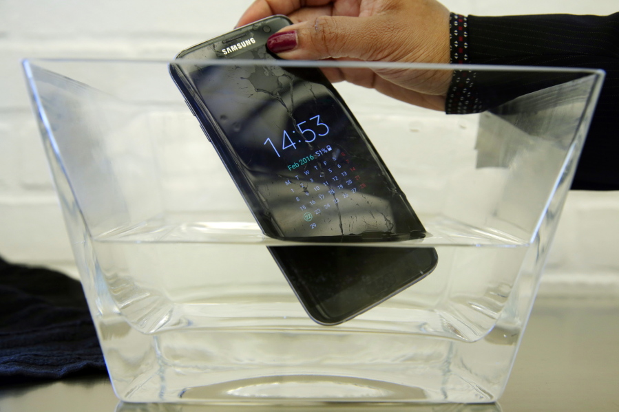 A waterproof Samsung Galaxy S7 Edge mobile phone is submersed in water during a preview of Samsung&#039;s flagship store, Samsung 837, in New York&#039;s Meatpacking District.