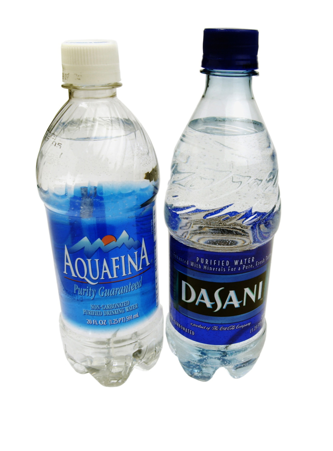 KRT LIFESTYLE STORY SLUGGED: HEALTH-BOTTLEDWATER KRT PHOTO BY JAMES F. QUINN/CHICAGO TRIBUNE (April 11) Aquafina and Dasani bottled water.
