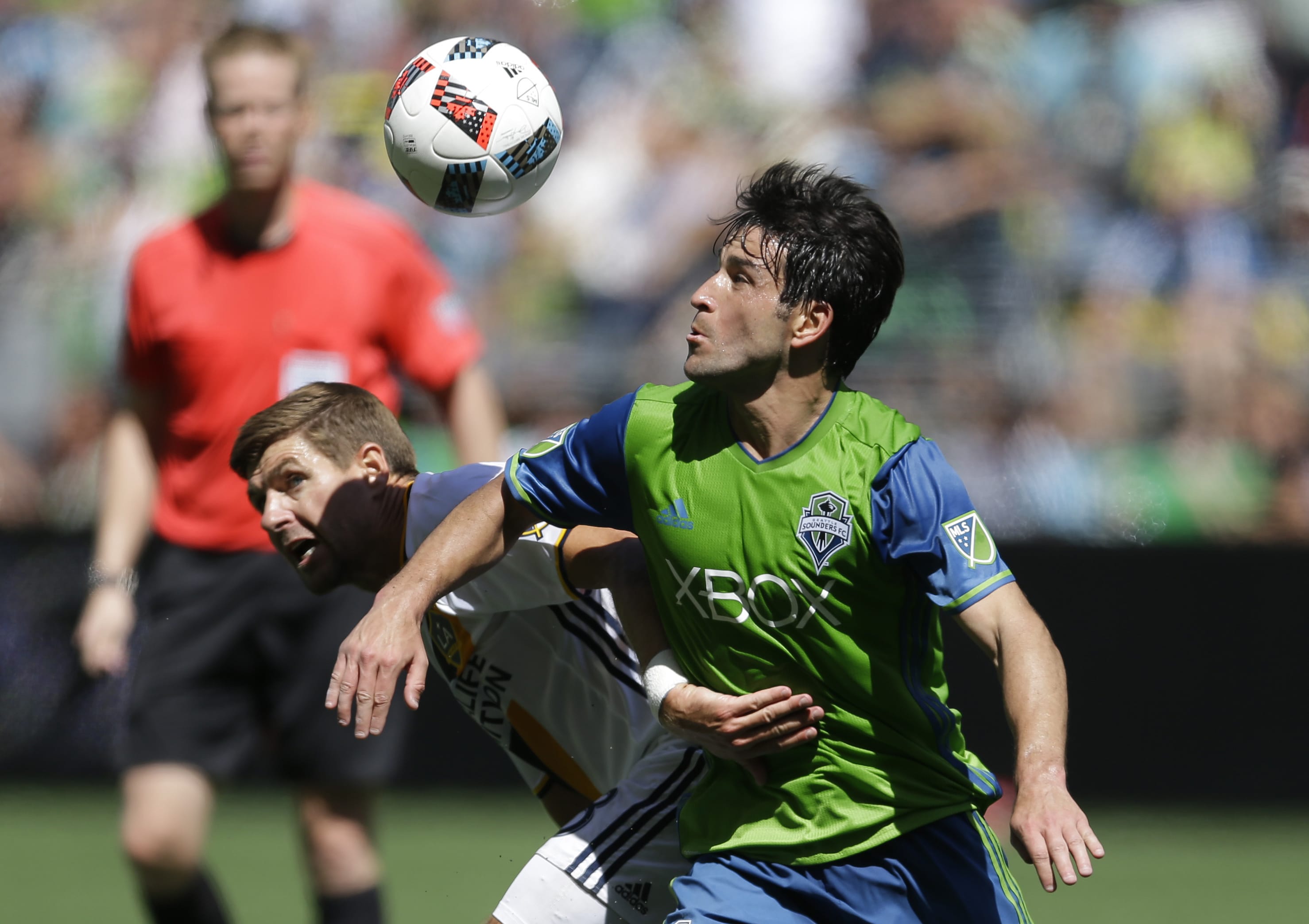 Seattle Sounders midfielder Nicolas Lodeiro, right, battles for the ball with Los Angeles Galaxy forward Steven Gerrard, left, in the second half of an MLS soccer match, Sunday, July 31, 2016, in Seattle. (AP Photo/Ted S.