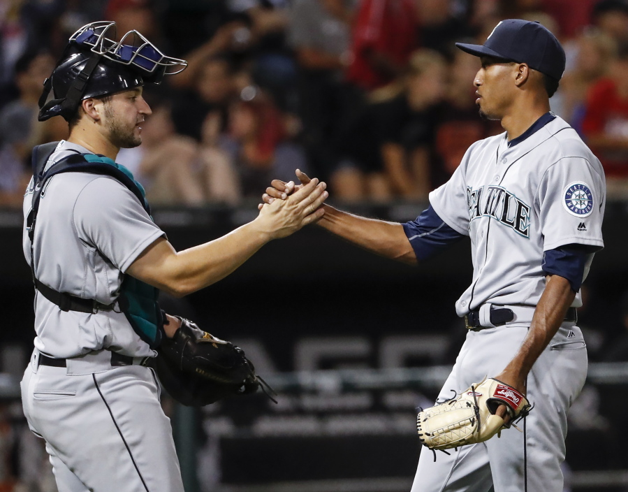 Seattle Mariners&#039; Edwin Diaz, right, and Mike Zunino, left, celebrate a 3-1 win over the Chicago White Sox in a baseball game, Friday, Aug. 26, 2016, in Chicago.