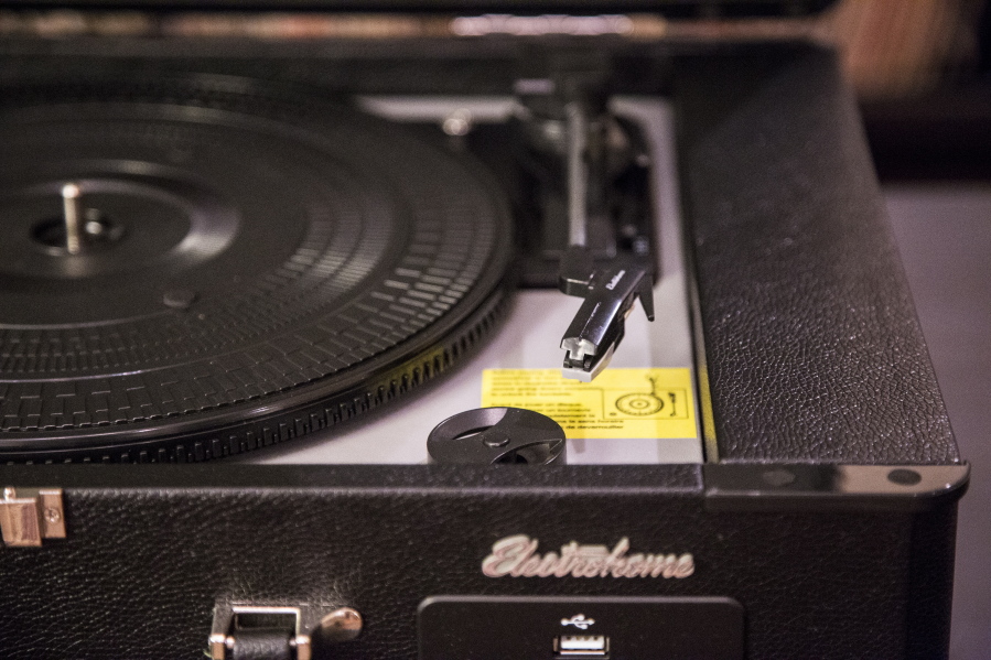 The Electrohome Archer Briefcase portable turntable has built-in speakers and a headphone jack if the user wants to listen in private. A USB port on the front lets the listener play music from a flash drive with song files.