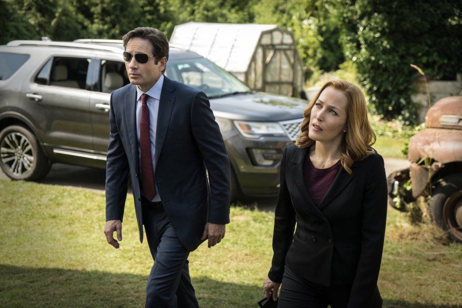 David Duchovny, left, and Gillian Anderson in the &quot;The X-Files.&quot; (FOX)