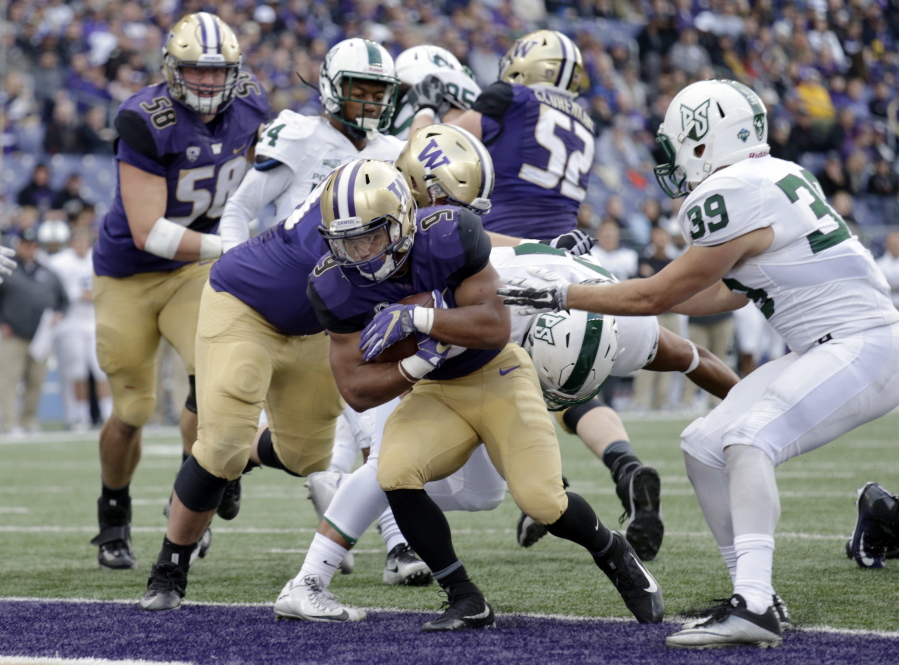 Washington Myles Gaskin runs in for a touchdown with Portland State safety Beau Duronslet (39) defending in the first half Saturday.