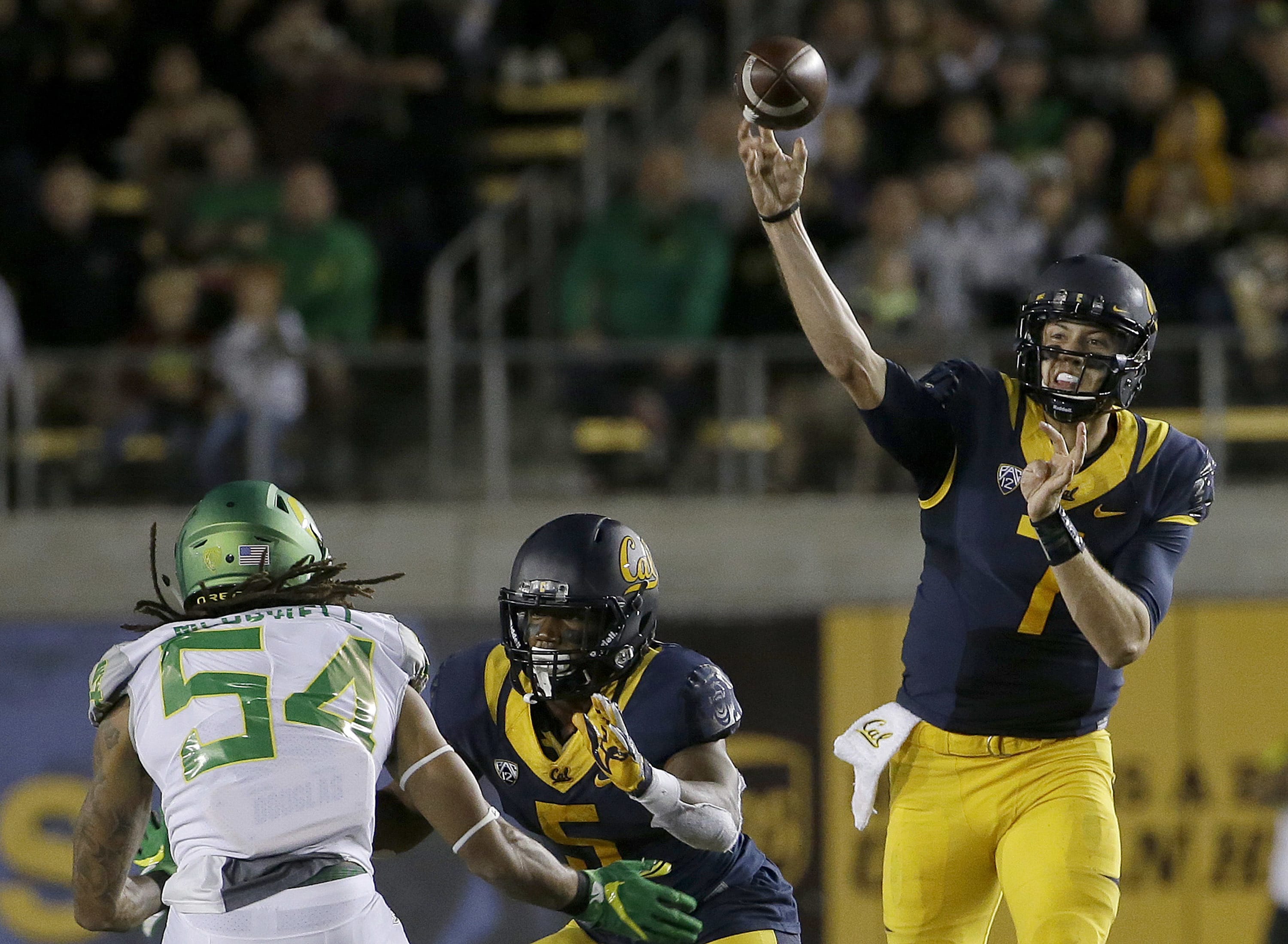 California quarterback Davis Webb (7) passes against Oregon during the first half of an NCAA college football game in Berkeley, Calif., Friday, Oct. 21, 2016.