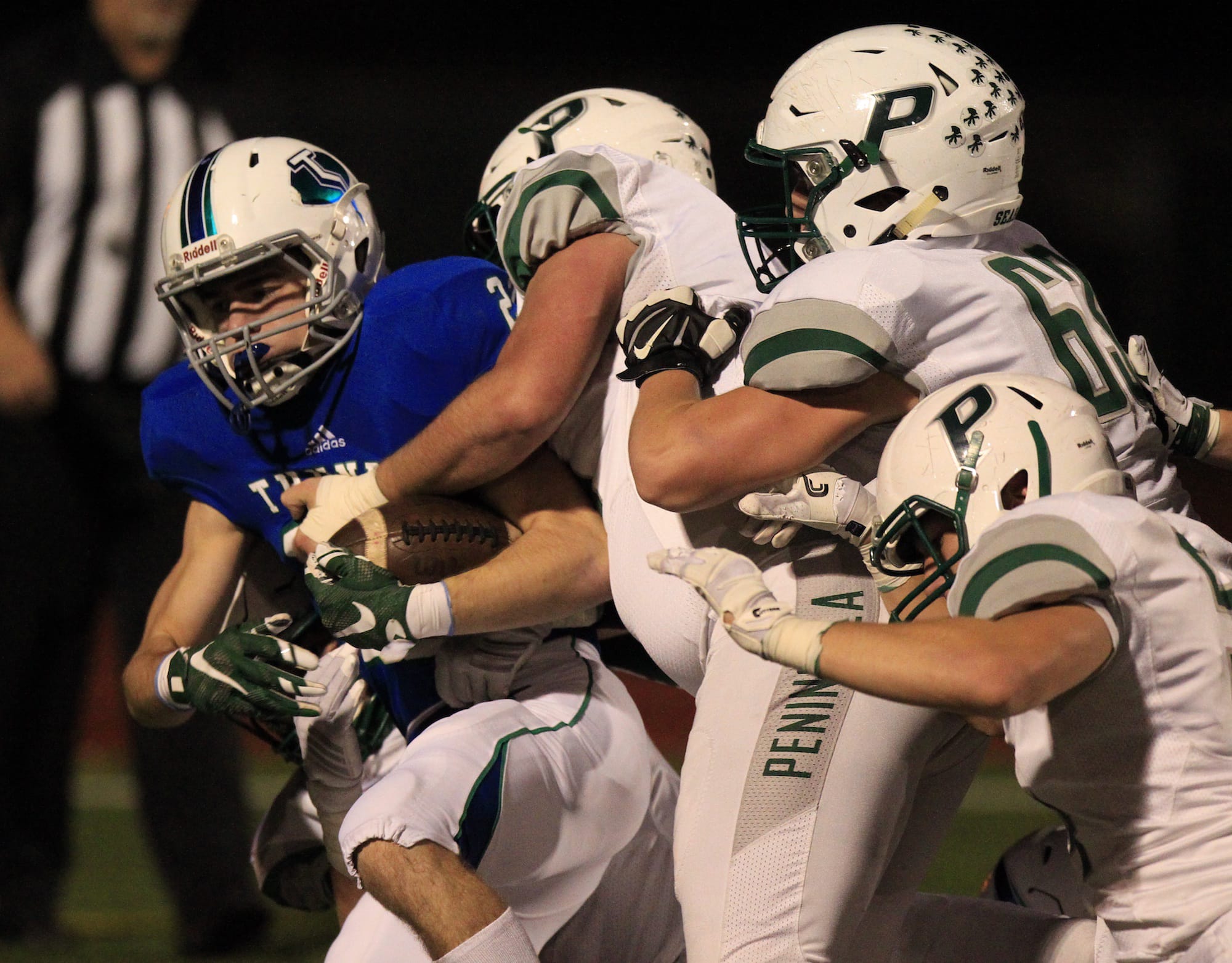 Mountain View's Glen Perry Jr.  (left) runs against Peninsula at McKenzie Stadium in the 3A state playoffs.