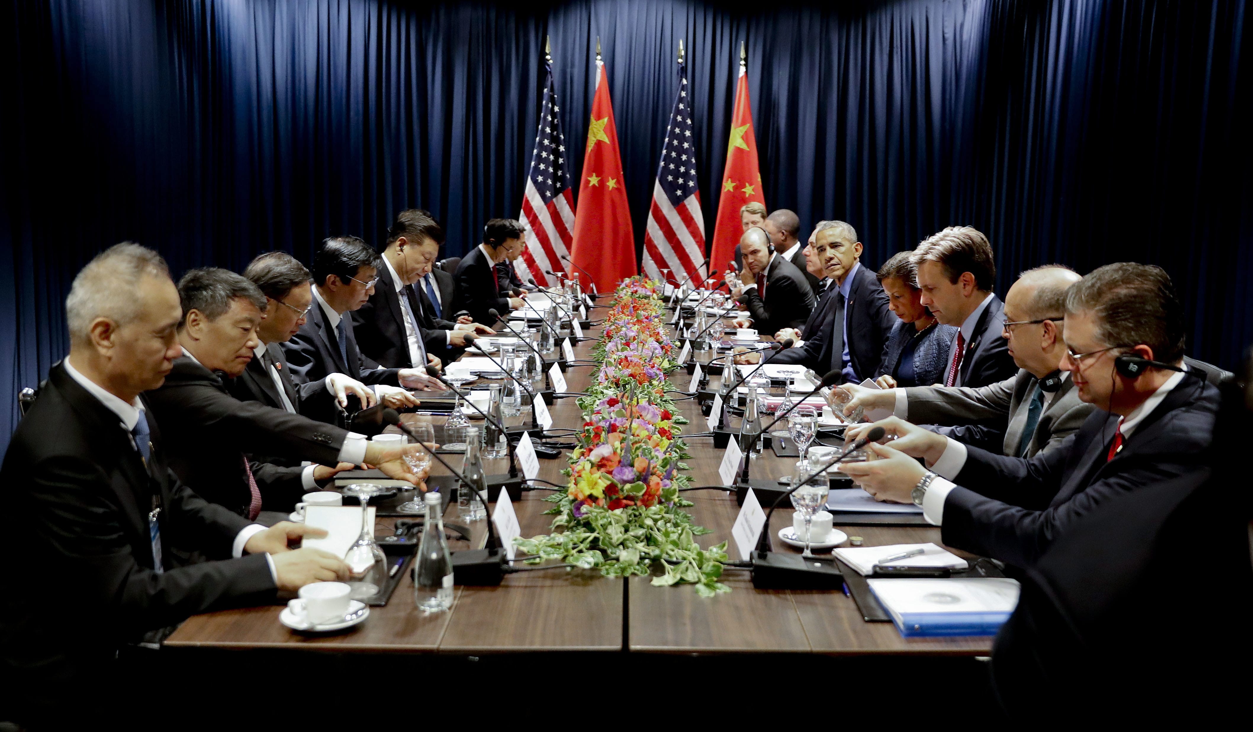 U.S. President Barack Obama, middle right, and China's President Xi Jingping, middle left, sit with members of their delegations for a meeting during the Asia-Pacific Economic Cooperation (APEC) in Lima, Peru, on Saturday, Nov. 19, 2016.