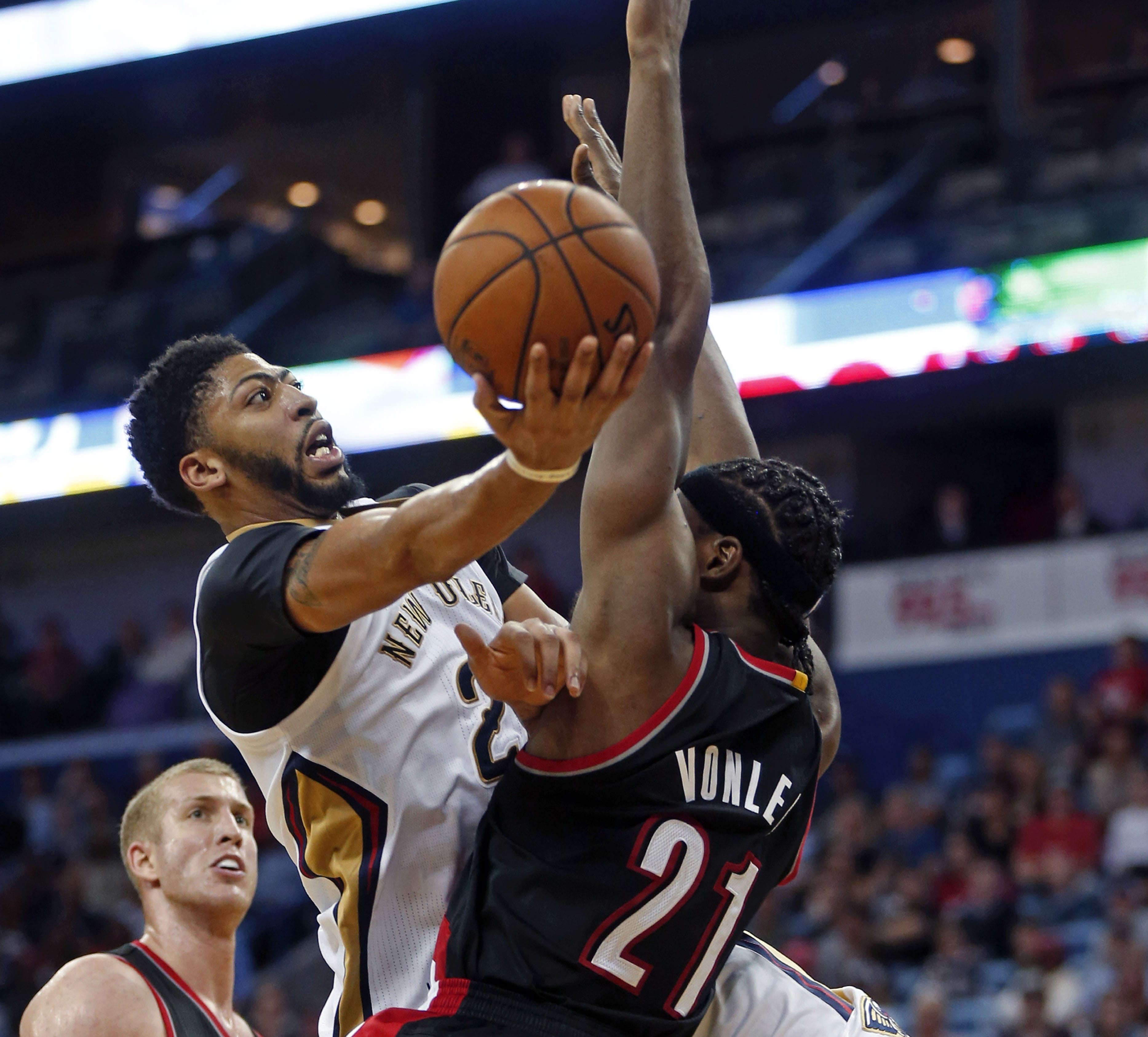 New Orleans Pelicans forward Anthony Davis (23) drives to the basket against Portland Trail Blazers forward Noah Vonleh (21) in the second half of an NBA basketball game in New Orleans, Friday, Nov. 18, 2016. The Pelicans won 113-101.
