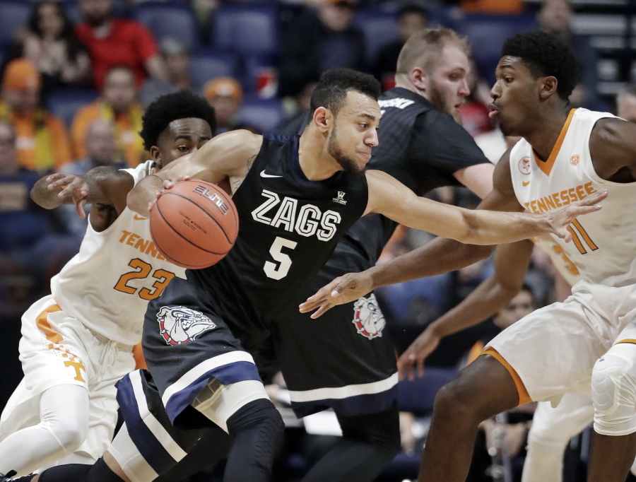 Gonzaga guard Nigel Williams-Goss (5) drives against Tennessee defenders Jordan Bowden (23) and Kyle Alexander (11) in the first half of an NCAA college basketball game Sunday, Dec. 18, 2016, in Nashville, Tenn.
