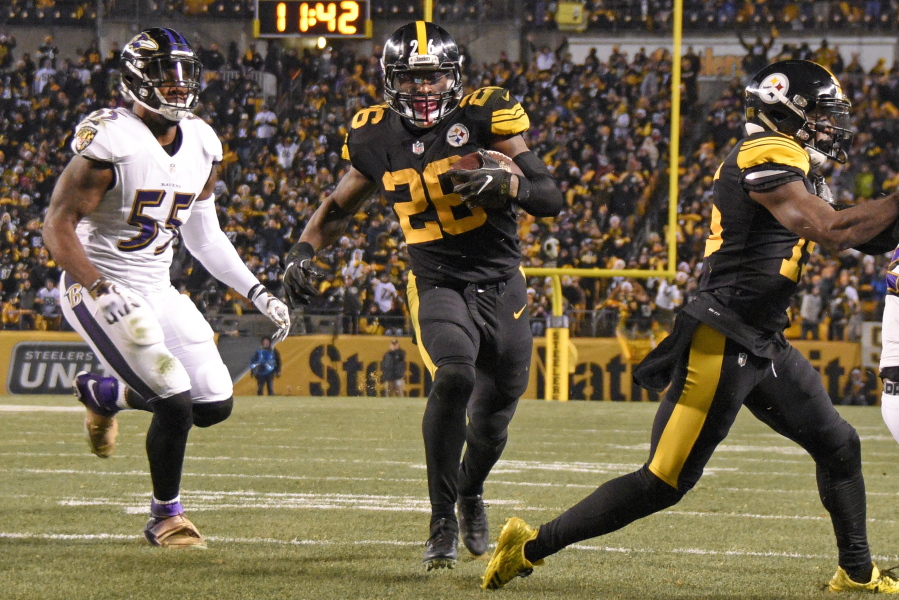 Pittsburgh Steelers running back Le&#039;Veon Bell (26) heads for the end zone past Baltimore Ravens outside linebacker Terrell Suggs (55) for a touchdown during the second half of an NFL football game in Pittsburgh, Sunday, Dec. 25, 2016.