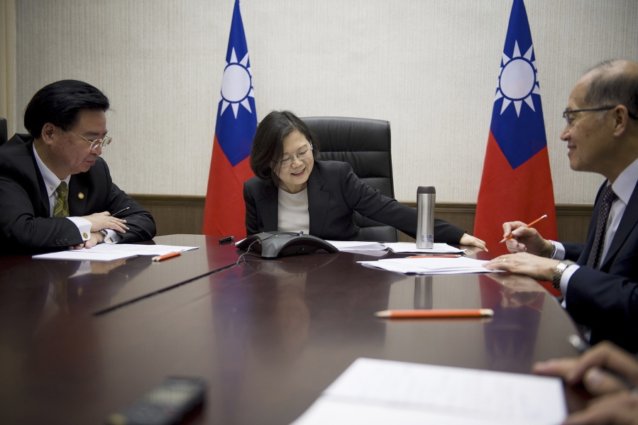 In this Friday, Dec. 2, 2016 photo released by Taiwan Presidential Office Saturday, Dec. 3, 2016, Taiwan&#039;s President Tsai Ing-wen, center, flanked by National Security Council Secretary-General Joseph Wu, left, and Foreign Minister David Lee, speaks with U.S. President-elect Donald Trump through a speaker phone in Taipei, Taiwan.