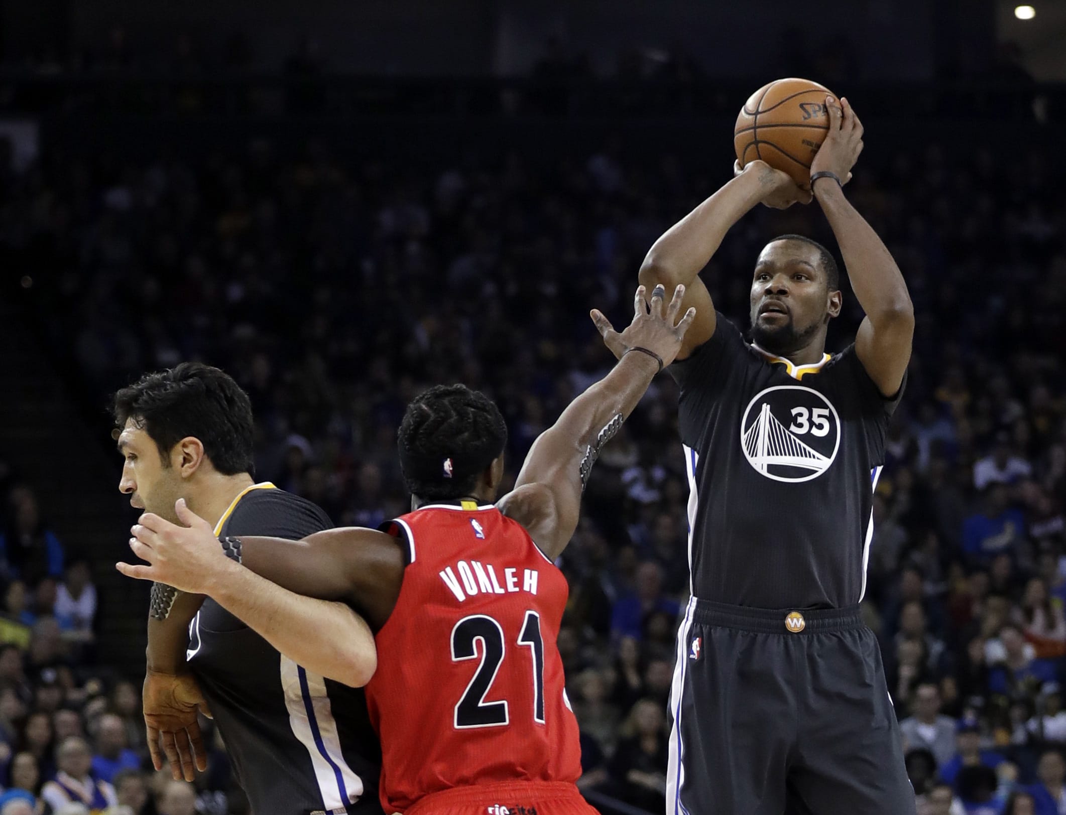 Golden State Warriors' Kevin Durant (35) shoots over Portland Trail Blazers' Noah Vonleh (21) as Zaza Pachulia, left, sets a screen during the second half of an NBA basketball game Saturday, Dec. 17, 2016, in Oakland, Calif.