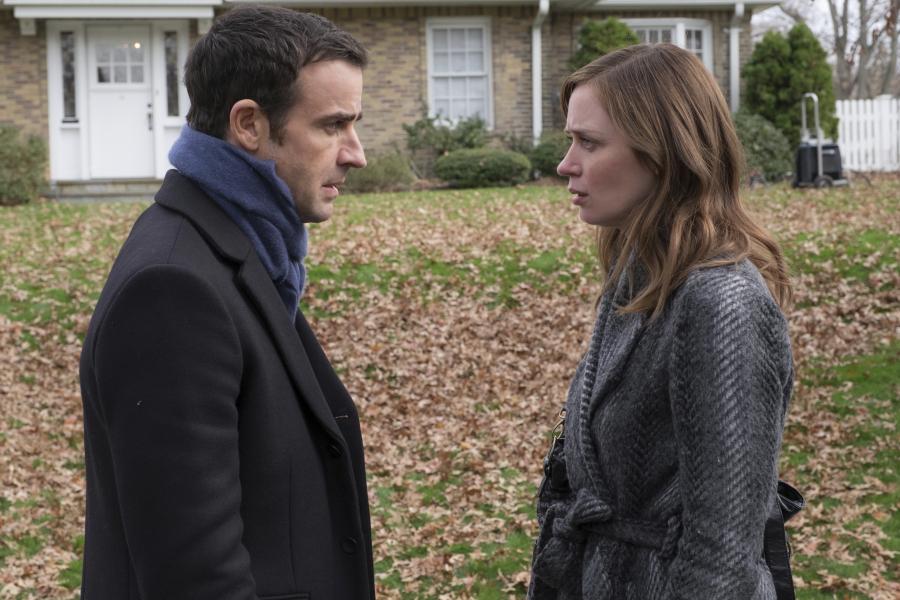 Justin Theroux, left, and Emily Blunt appear in a scene from &quot;The Girl on the Train.&quot; (Barry Wetcher/Universal Pictures)