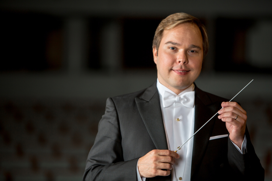 Guest conductor Marcelo Lehninger (Terry Johnston)
