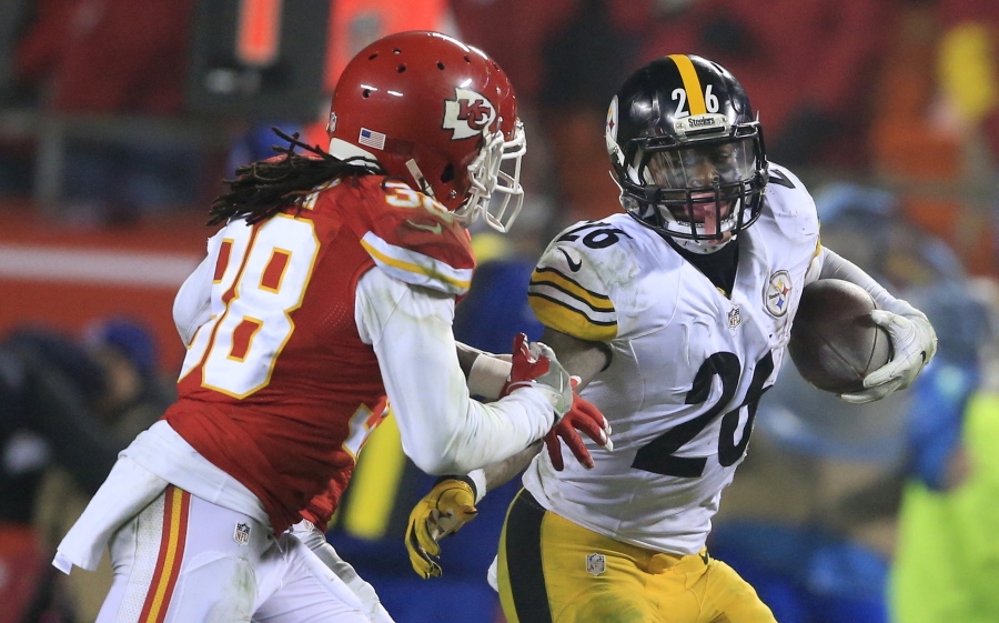 Pittsburgh running back Le&#039;Veon Bell (26) runs from Kansas City&#039;s Ron Parker (38) during the second half Sunday. Bell carried the ball 30 times for 170 yards.