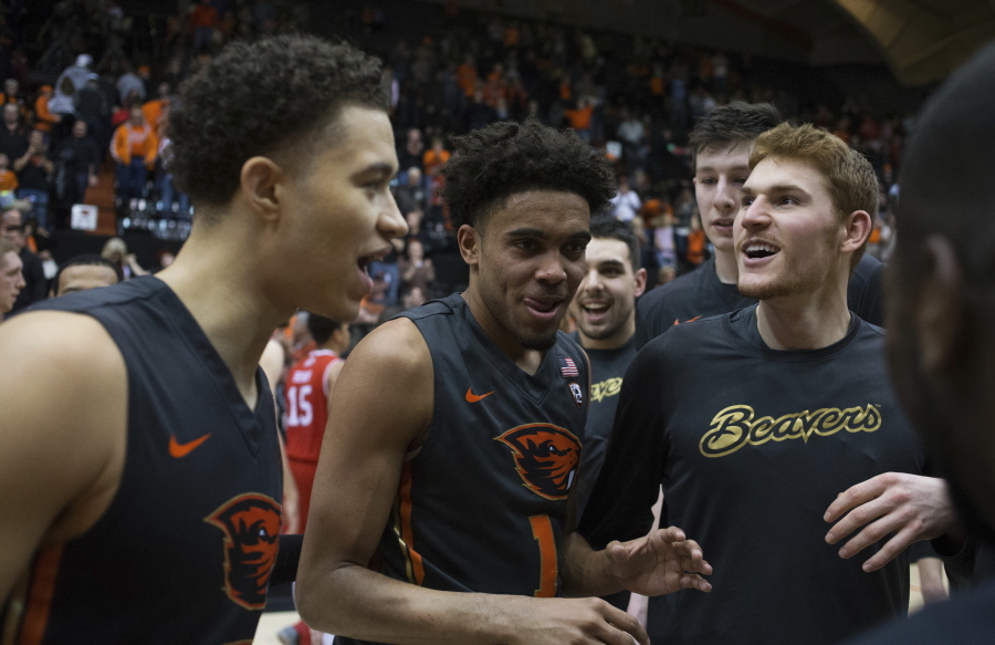 Oregon State&#039;s Stephen Thompson Jr., center, celebrates with his teammates after the Beavers defeated Utah 68-67 in an NCAA college basketball game in Corvallis, Ore., Sunday, Feb. 19, 2017. Thompson Jr. scored 31 points in leading the Beavers to their first win in a Pac-12 Conference game this year. (AP Photo/Timothy J.