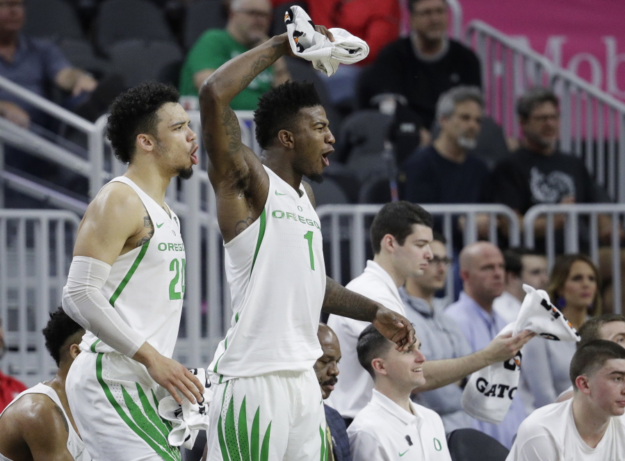 Dillon Brooks, left, and Jordan Bell celebrate a basket by the Ducks in Oregon&#039;s 80-57 win over Arizona State.