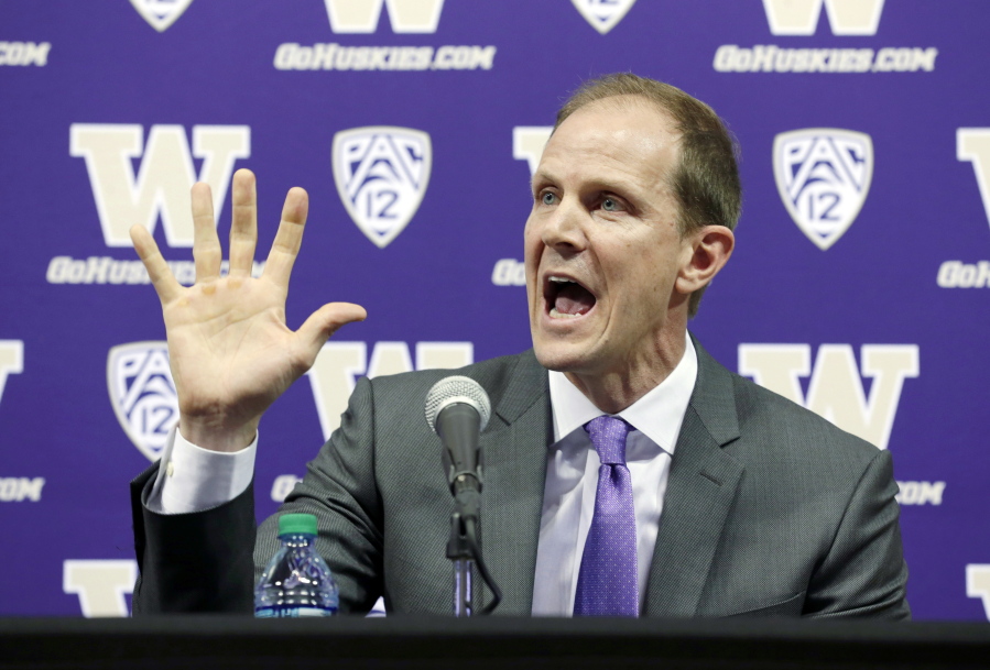 Mike Hopkins talks to reporters after he was introduced as Washington&#039;s new head NCAA college basketball coach, Wednesday, March 22, 2017, in Seattle. Hopkins, a longtime Syracuse assistant coach, replaces Lorenzo Romar. (AP Photo/Ted S.