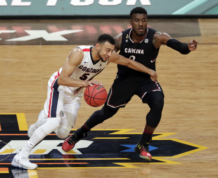Gonzaga&#039;s Nigel Williams-Goss (5) drives against South Carolina&#039;s Duane Notice during the second half in the semifinals of the Final Four NCAA college basketball tournament, Saturday, April 1, 2017, in Glendale, Ariz.