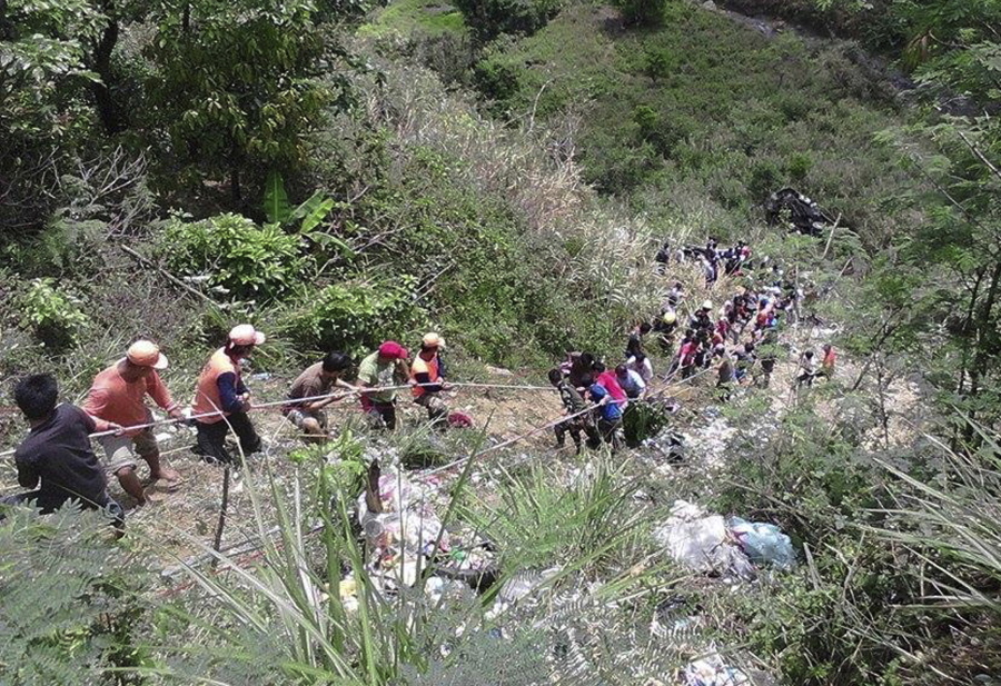 Volunteers use ropes to pull survivors from a ravine where a passenger bus fell killing dozens in Carranglan township, Nueva Ecija province, northern Philippines on Tuesday. Dozens of passengers died Tuesday when the bus they were traveling in apparently lost its brakes and plunged into a deep ravine in a northern Philippine mountain town, in one of the country&#039;s deadliest road accidents in years, officials said.