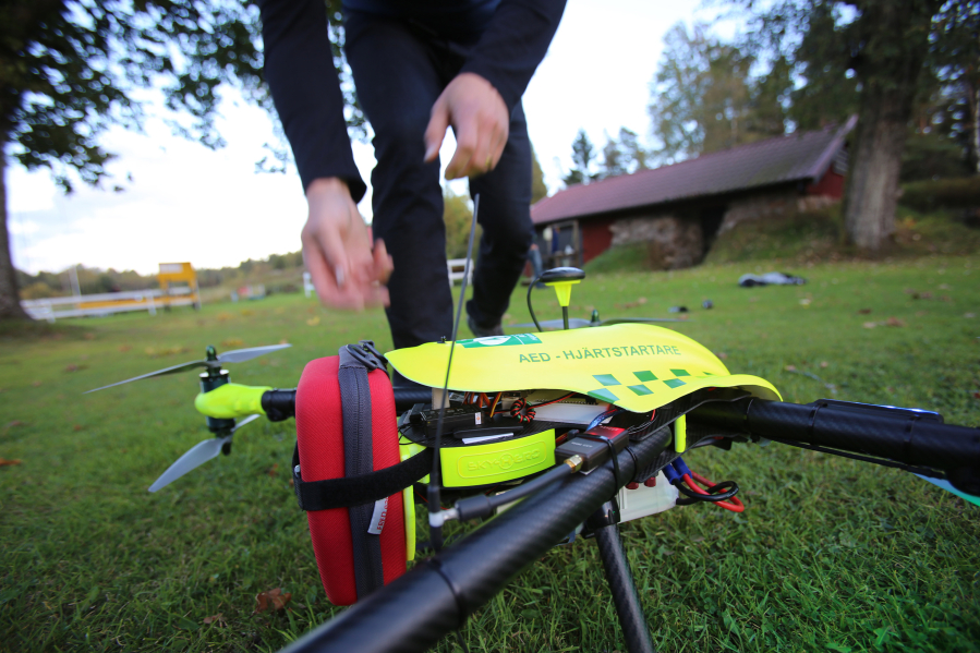 An AED is strapped to the back of the drone, which can fly at speeds of up to 47 miles per hour.