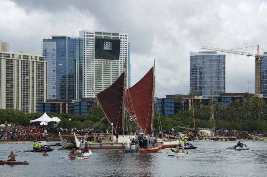 The Polynesian Voyaging Society’s sailing canoe Hokulea arrived at Magic Island in Honolulu on Saturday. craig t.