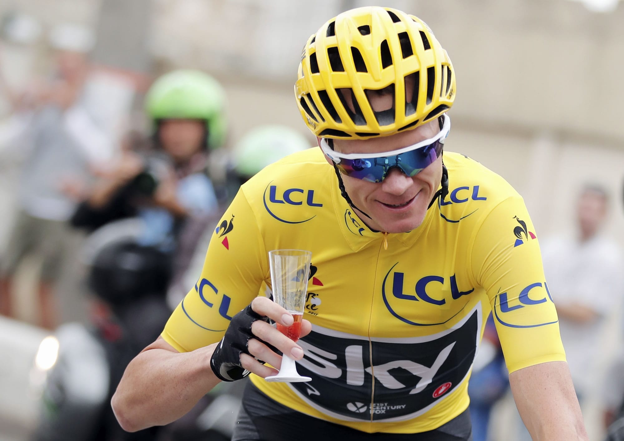 Britain's Chris Froome, wearing the overall leader's yellow jersey celebrates his overall victory during the final stage of the Tour de France cycling race over 103 kilometers (64 miles) with start in Montgeron and finish in Paris, France, Sunday, July 23, 2017.