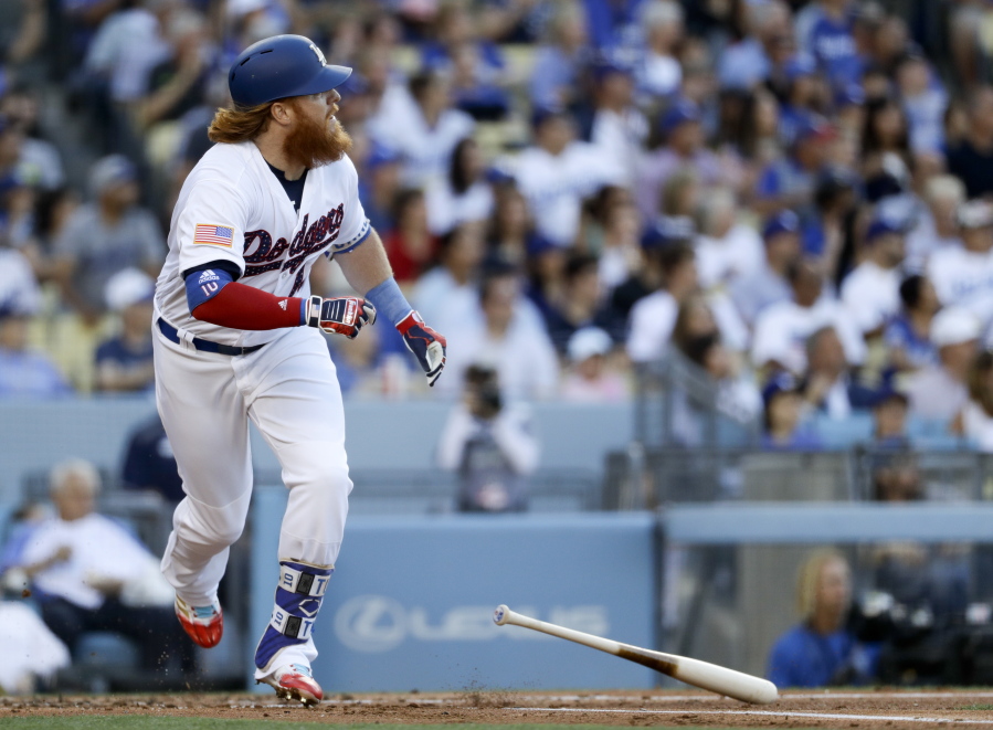 Los Angeles Dodgers’ Justin Turner watches his RBI-single against the Arizona Diamondbacks during the first inning of a baseball game in Los Angeles, Tuesday, July 4, 2017.