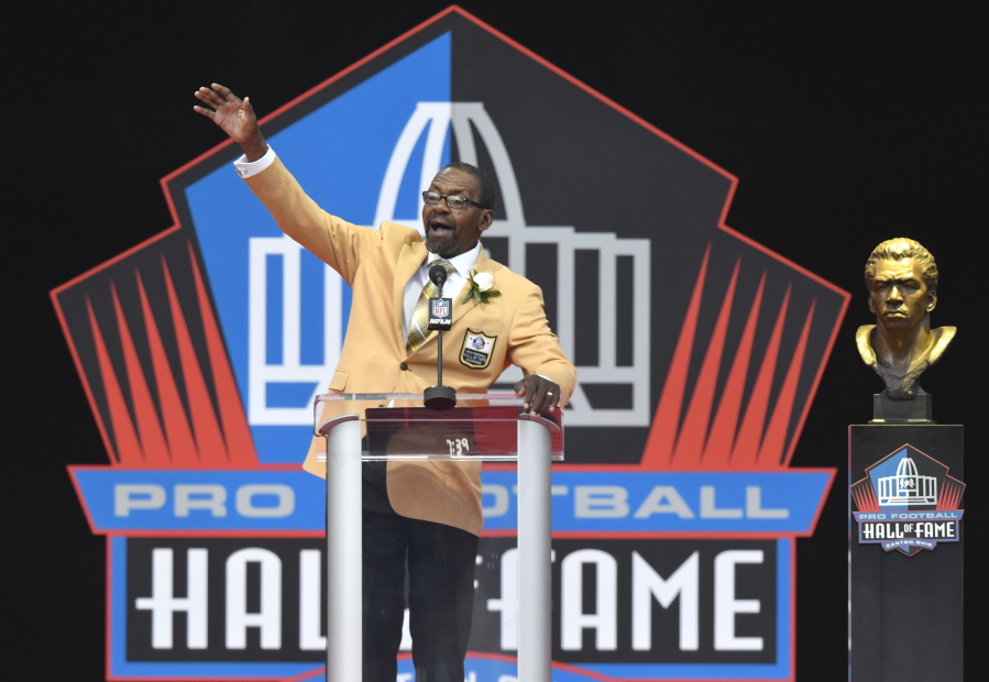 Kenny Easley delivers his speech during his induction at the Pro Football Hall of Fame on Saturday, Aug. 5, 2017, in Canton, Ohio.