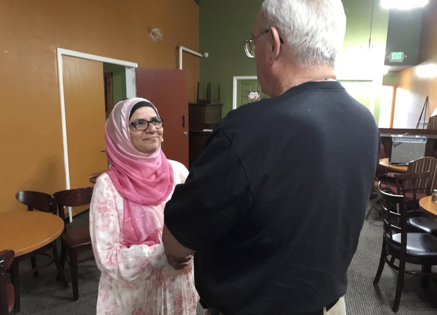 Moina Shaiq speaks to a man after a Meet a Muslim event July 10 at Bronco Billy’s Pizza Palace in Fremont, Calif. Shaiq discussed the importance of the hijab, the head scarf, and the niqab, the face covering, as well as the differences between Sunnis and Shias. (AP Photo/Kristin J.