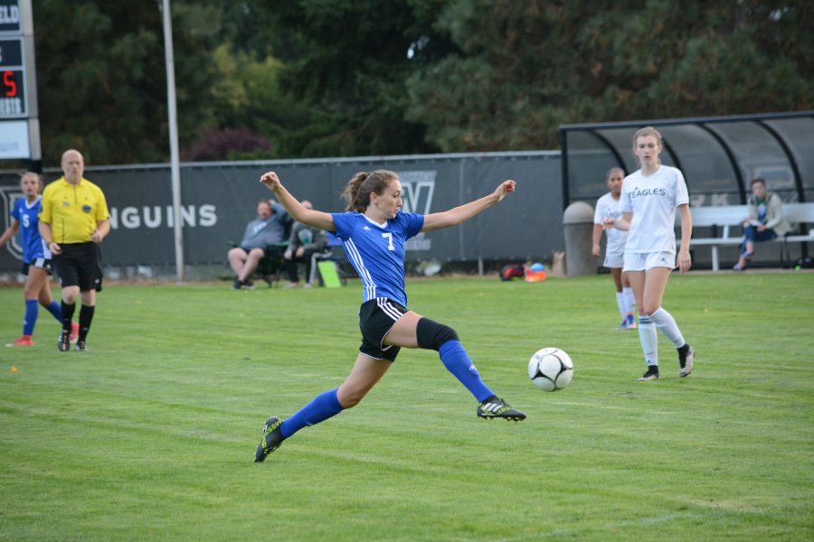 Mountain View senior midfielder Emma Cox (7) is the reigning 3A Greater St. Helens League MVP. She has decided this will be her final year of competitive soccer.