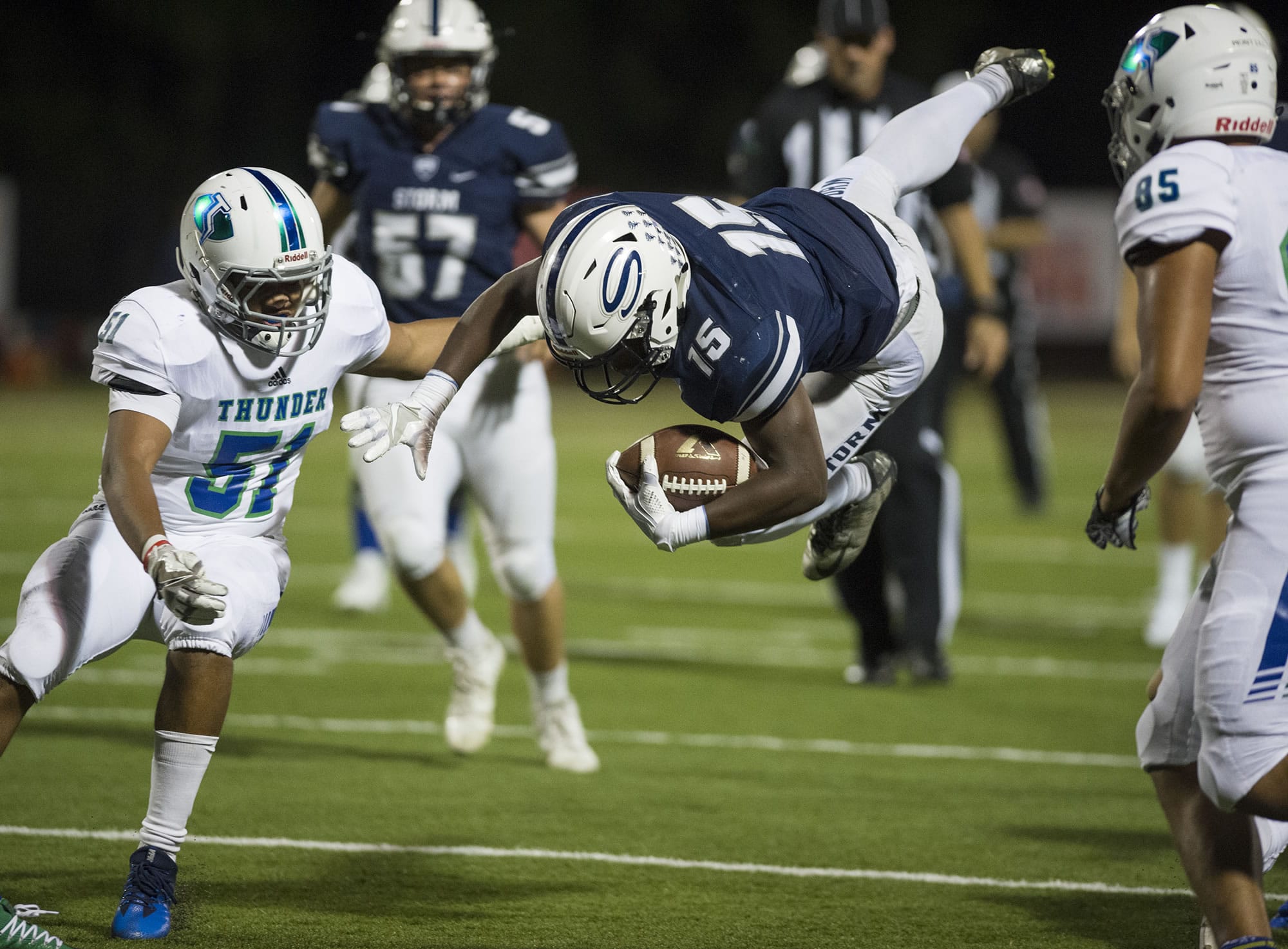 Skyview’s Jalynnee McGee (15) soars past Mountain View’s Kobe Anderson (51) during the first quarter at Kiggins Bowl in Vancouver, Friday September 22, 2017.