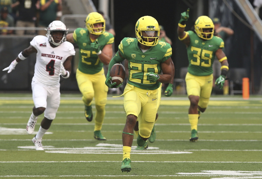 Oregon running back Tony Brooks-James, center, breaks into the open on his way to a touchdown on a kickoff return to start the game against Southern Utah plays in an NCAA college football game Saturday, Sept. 2, 2017, in Eugene, Ore.