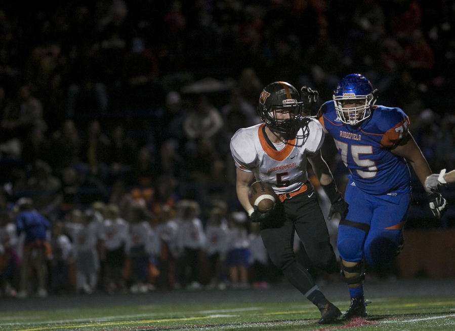 Washougal’s Kade Coons #5 is pursued by Ridgefield’s Makani Shultz at a game in Ridgefield Friday September 29, 2016. Washougal squared off with Ridgefield.