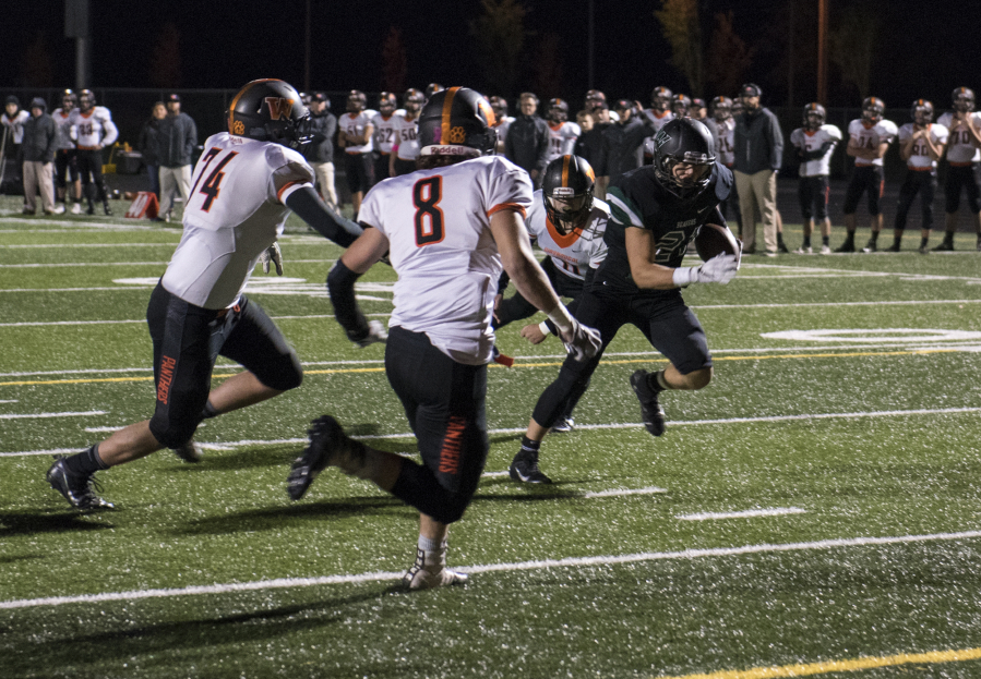 Woodland’s Tyler Flanagan (21) scores the first touchdown of the night during Friday’s 2A Greater St. Helens League game against Washougal.