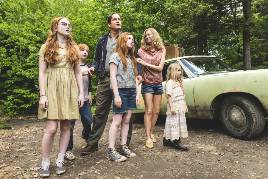 Sadie Sink, from left, Charlie Shotwell, Woody Harrelson, Ella Anderson, Naomi Watts and Eden Grace Redfield appear in a scene from “The Glass Castle.” Jake Giles Netter/Lionsgate