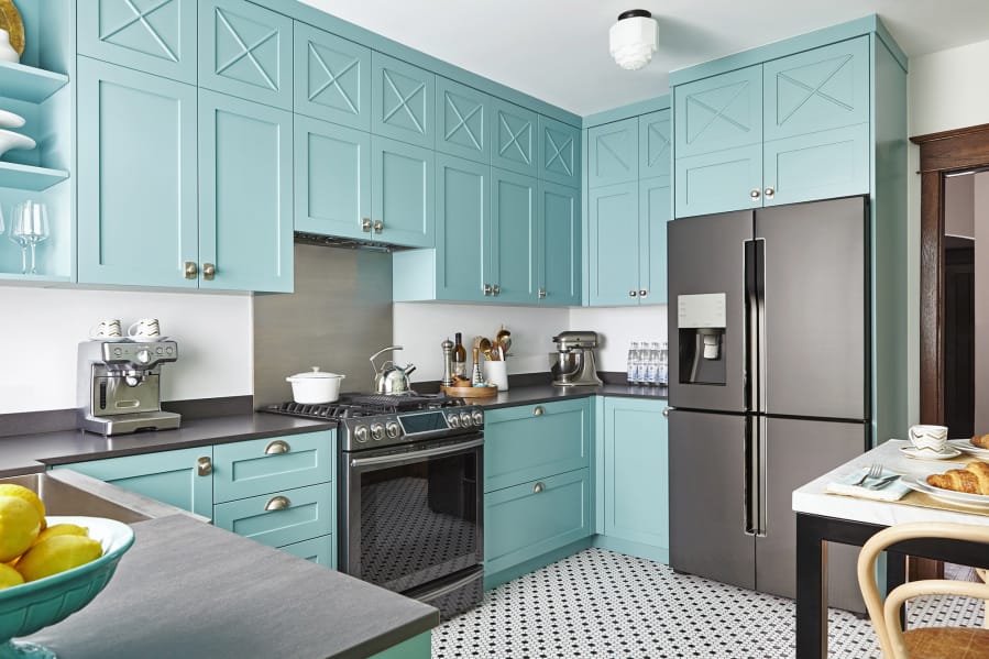 This kitchen, designed with black stainless steel appliances from Samsung, made a splash on the online design community Houzz.