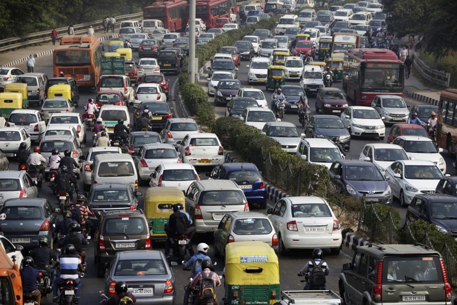 Traffic packs a highway during morning rush hour in Delhi, India, in October 2015. About 400 traffic fatalities are reported each day in India.
