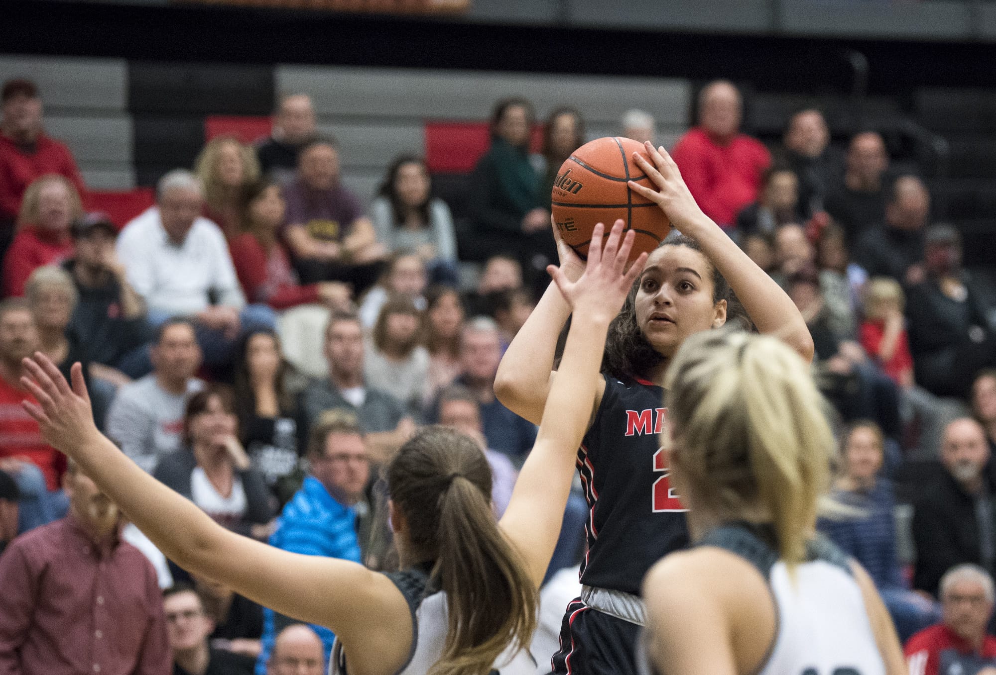 Camas' Marianna Payne (21) eyes the basket for a shot during Friday night's game at Union High School on Jan. 26, 2018. The Papermakers won 53-33, clinching the 4A Greater St. Helens League title.