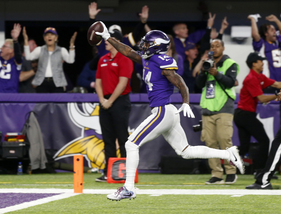 Diggs' TD on last play gives Vikings stunning win over Saints