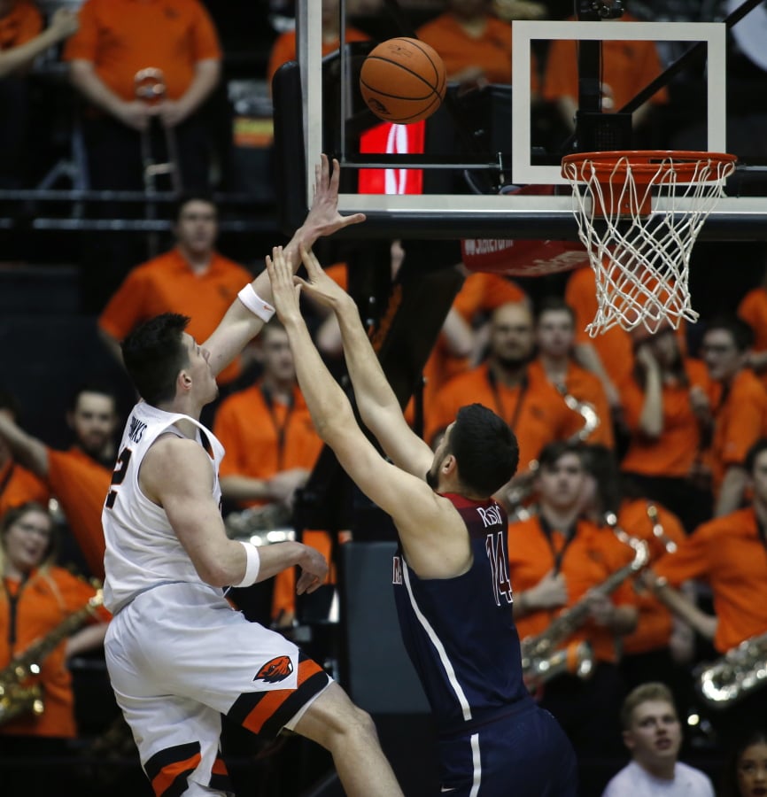 Oregon State’s Drew Eubanks (12) shoots over Arizona’s Dusan Ristic in the first half of an NCAA college basketball game in Corvallis, Ore., Thursday, Feb. 22, 2018. (AP Photo/Timothy J.