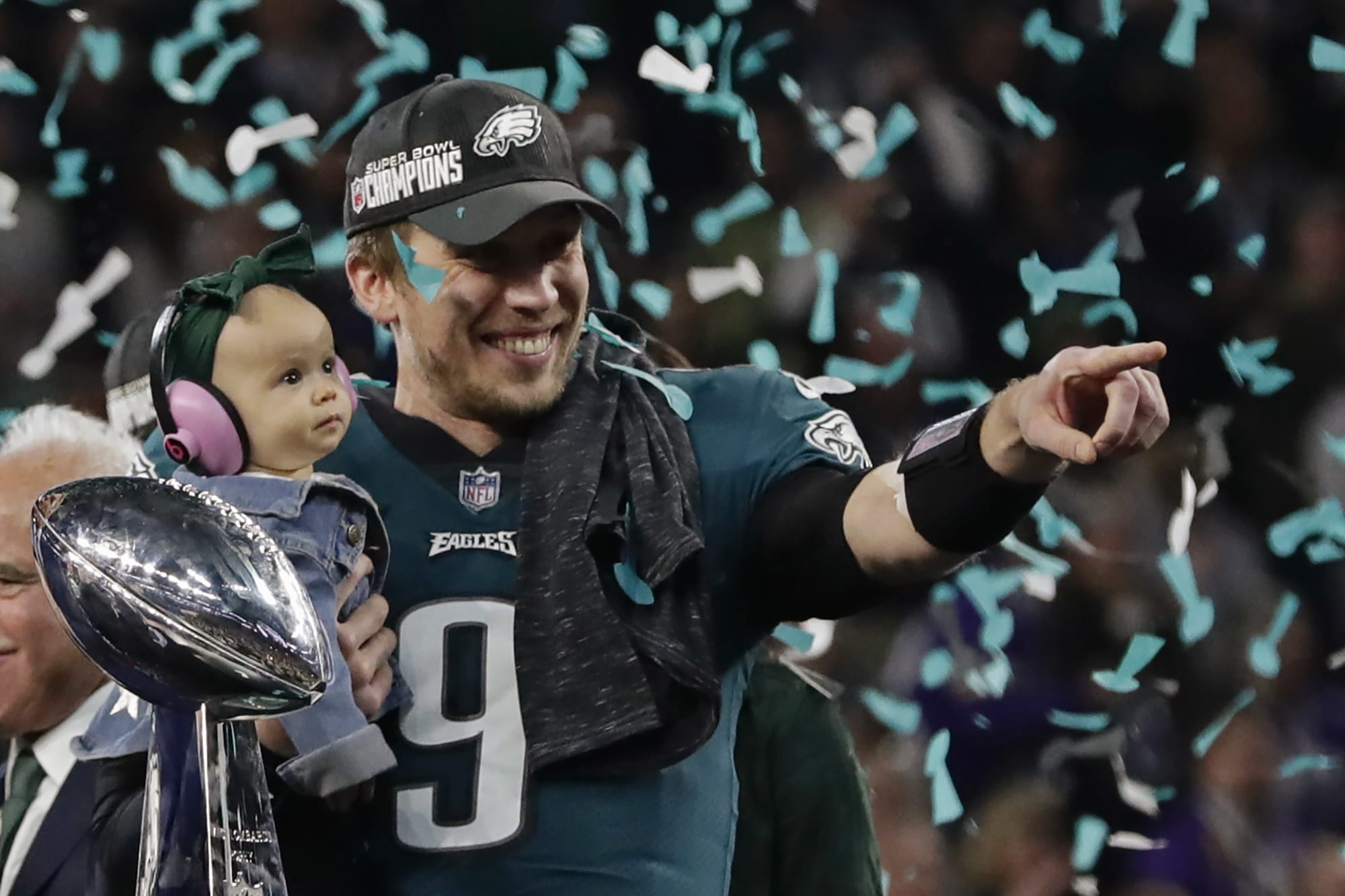 Eagles outlast Patriots for 1st Super Bowl, 41-33 - The Columbian