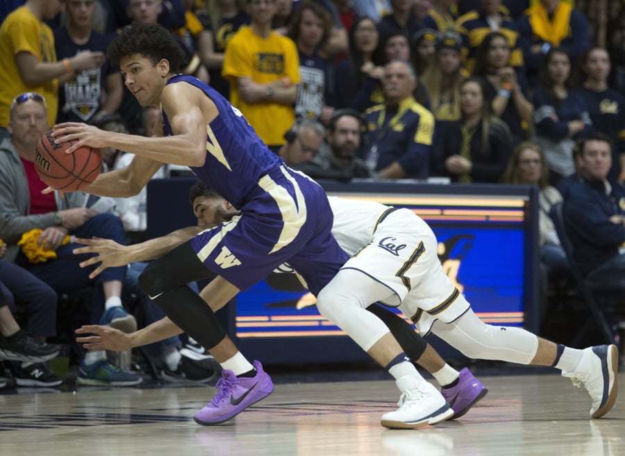 Washington’s Matisse Thybulle, front, grabs the ball away from California’s Nick Hamilton during the first half of an NCAA college basketball game, Saturday, Feb. 24, 2018, in Berkeley, Calif. (AP Photo/D.