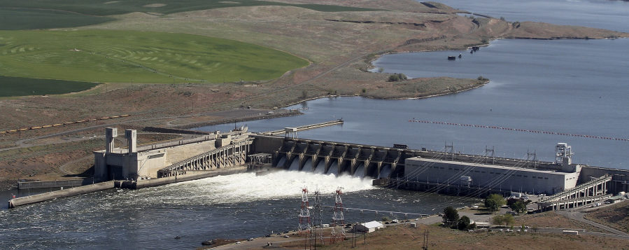 The Ice Harbor Dam on the Snake River is seen from the air near Pasco in 2013.