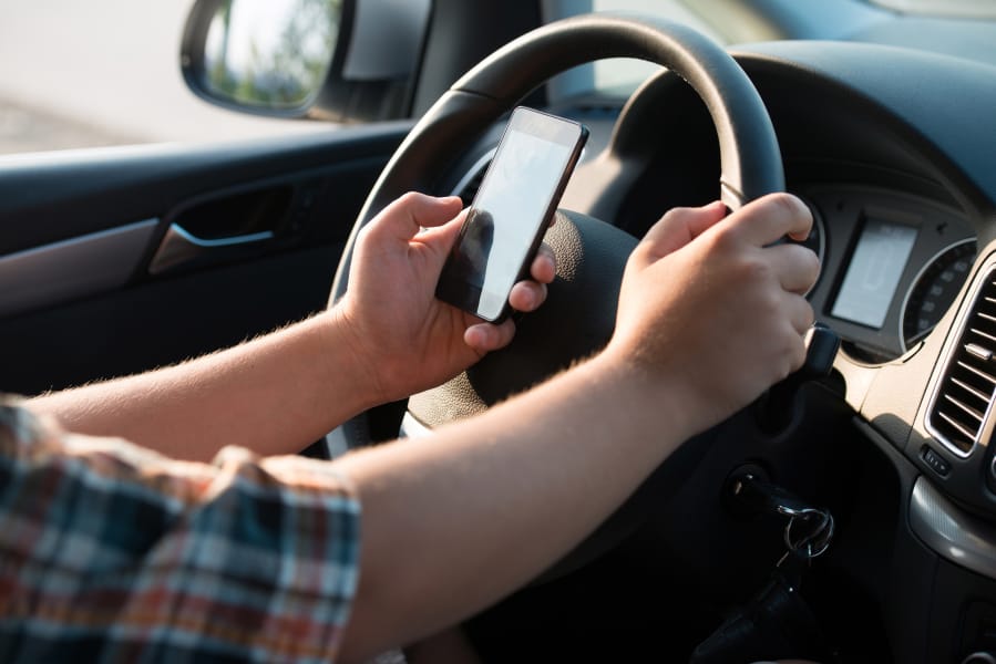 American drivers appear to be getting worse at avoiding mobile-phone distractions while driving.