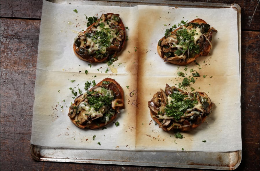 Toasted slices of rye hold sauteed mushrooms and poblanos, glazed with cream and topped with melted cheese. (E.