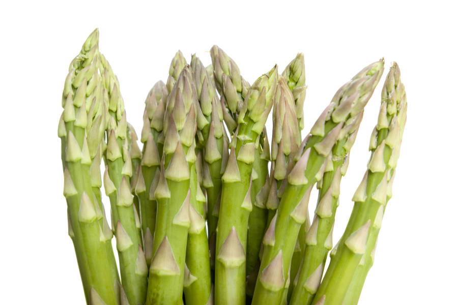 Asparagus is rich in nutrients such as fiber, thiamine, iron and vitamins A, C, B1 and K.