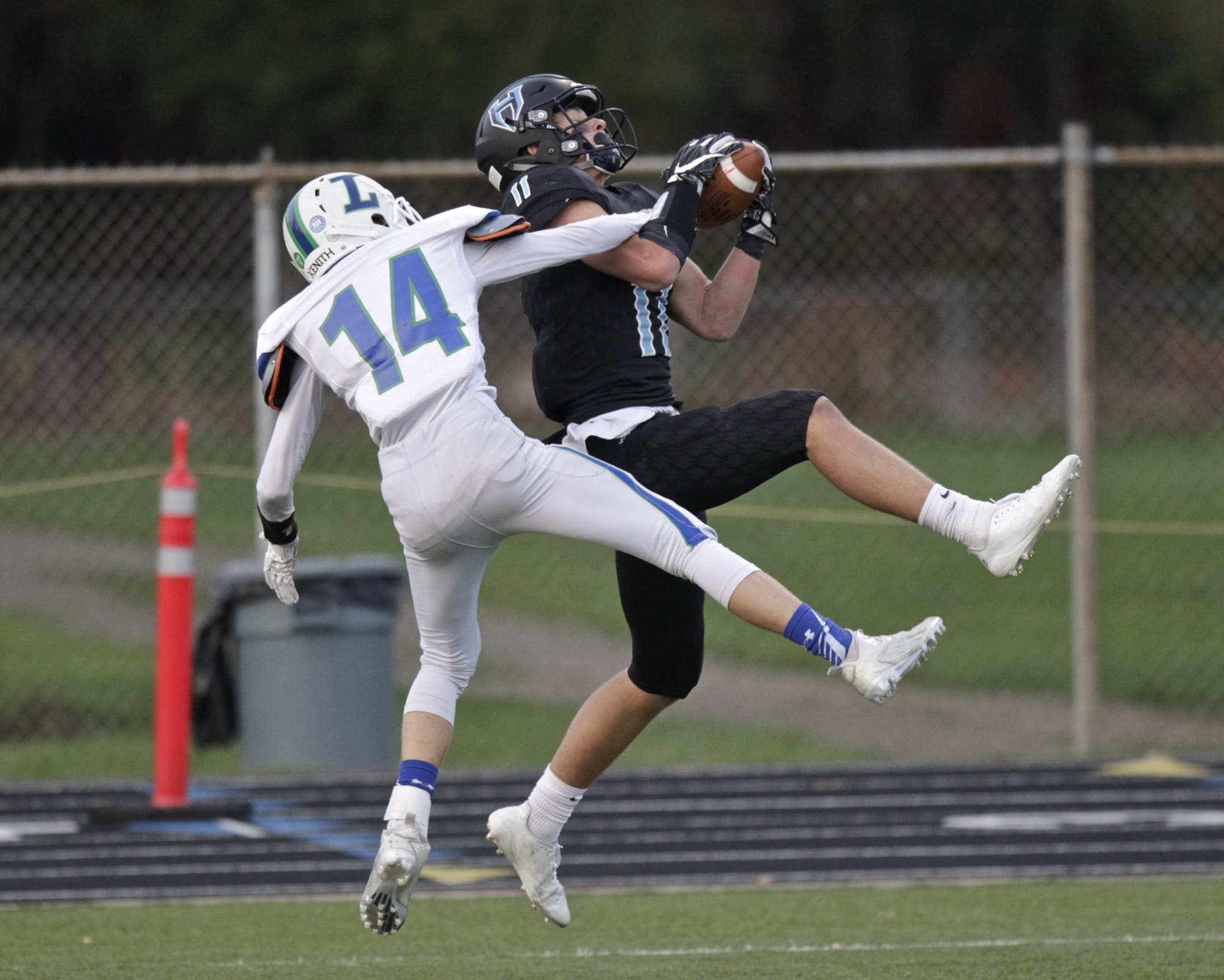 Hockinson wide receiver Sawyer Racanelli, right, pulls in a touchdown pass as Liberty defensive back Caleb Carr defends in the 2A state football quarterfinals.