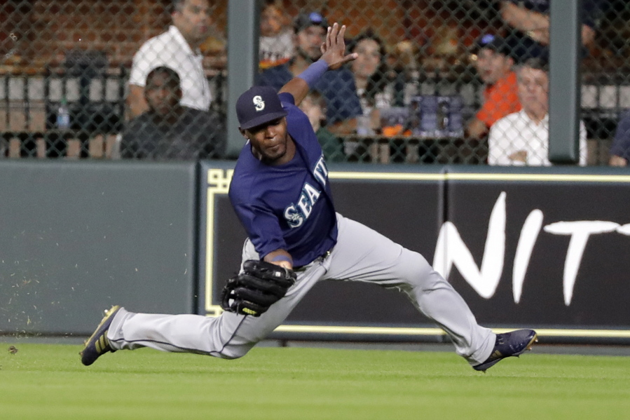 Seattle Mariners center fielder Guillermo Heredia catches a fly ball by Houston Astros’ Tony Kemp during the eighth inning of a baseball game Saturday, Aug. 11, 2018, in Houston. (AP Photo/David J.