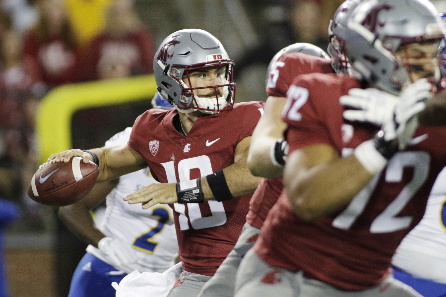 Washington State quarterback Gardner Minshew II, left, looks to pass during the first half of an NCAA college football game against San Jose State in Pullman, Wash., Saturday, Sept. 8, 2018.